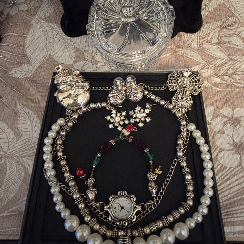 Elegant Silver and Pearl Jewelry Set